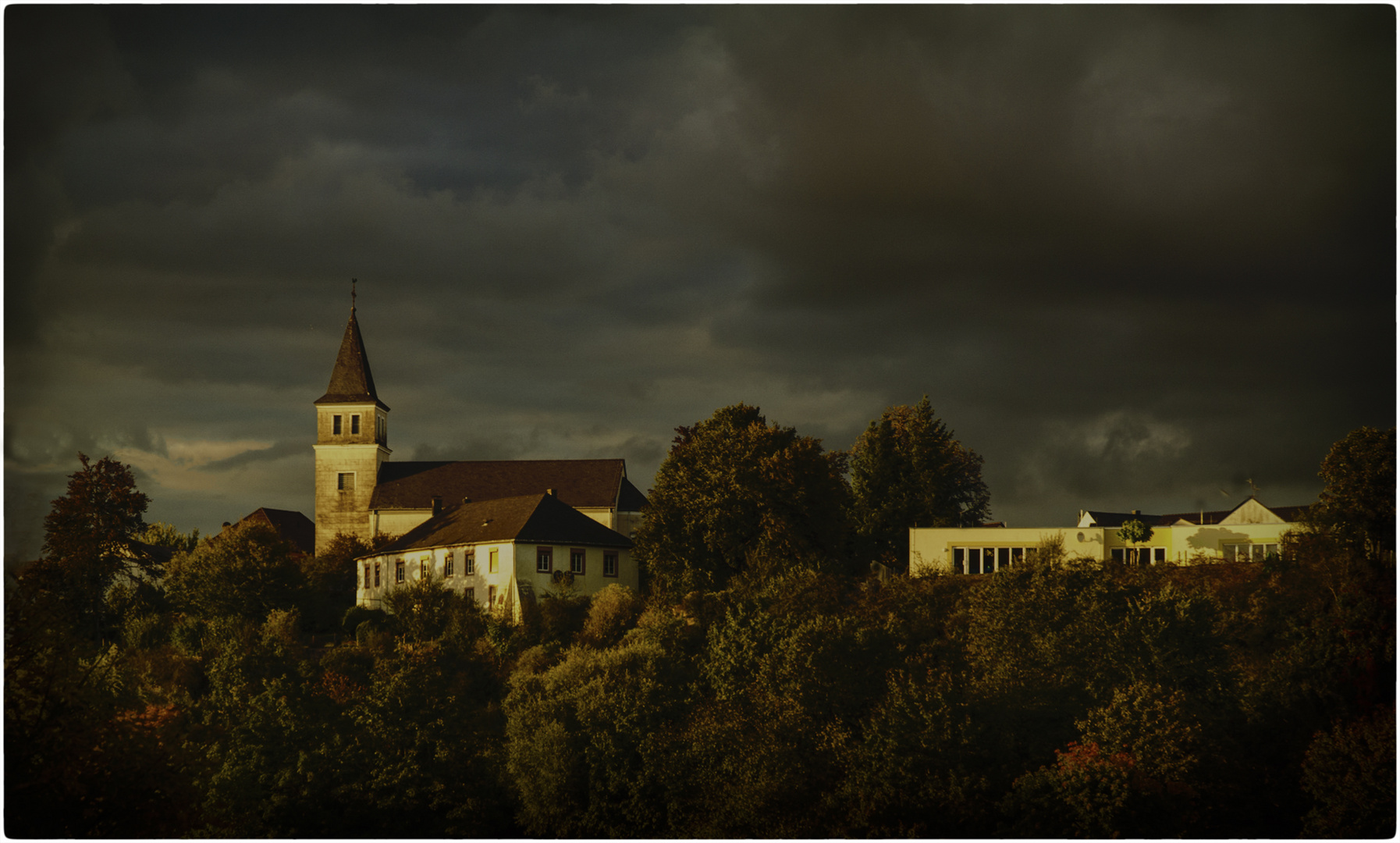 PAYSAGE SOUS LES NUAGES 