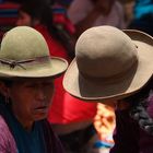 Paysannes sur le marché de Pisac, vallée de l'Urubamba, Pérou