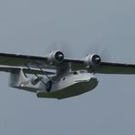 PBY Catalina im Tiefflug