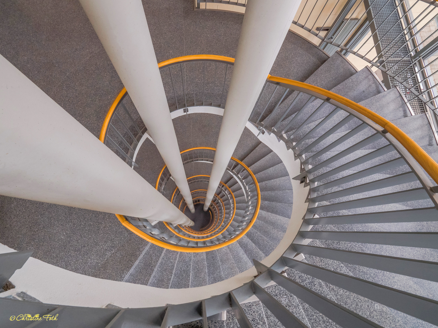 PC270582 - 2016 - Treppe in Dresden - Bürogebäude