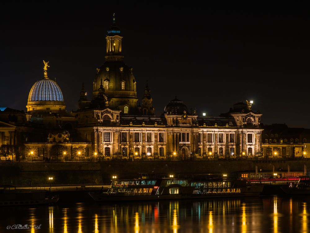 PC300917 - 2016 - Blick über die Elbe