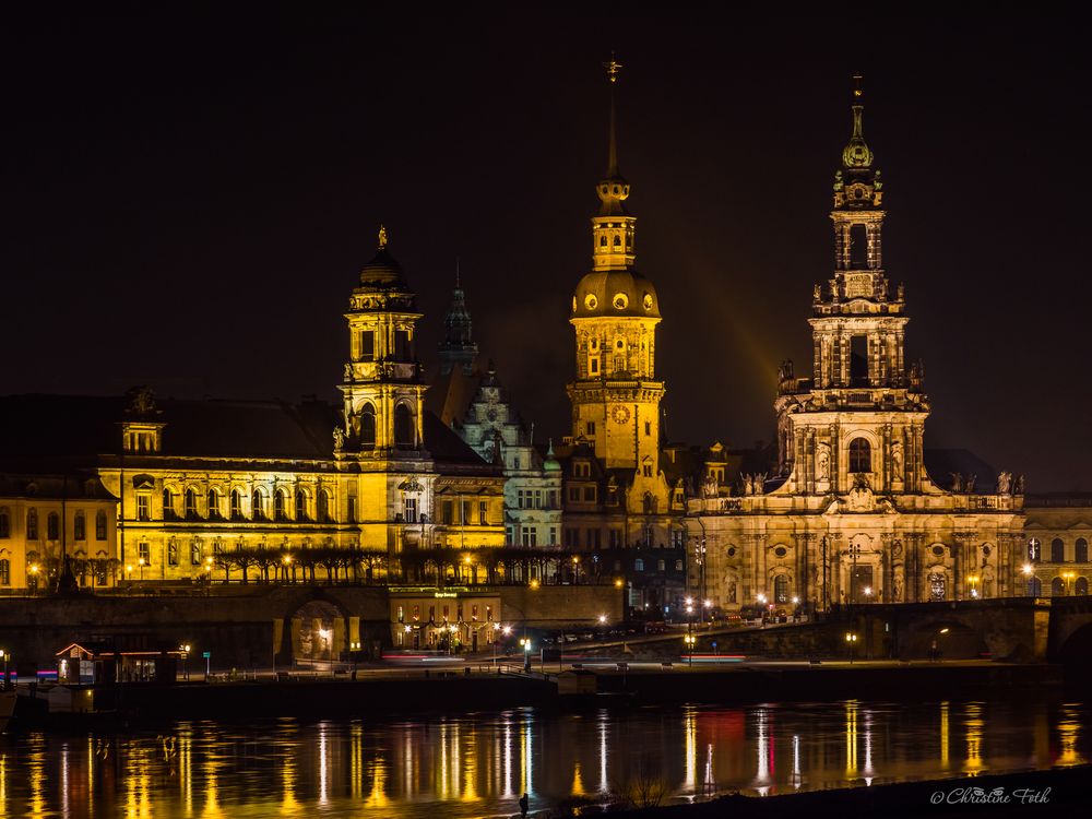 PC300925 - 2016 - Blick über die Elbe