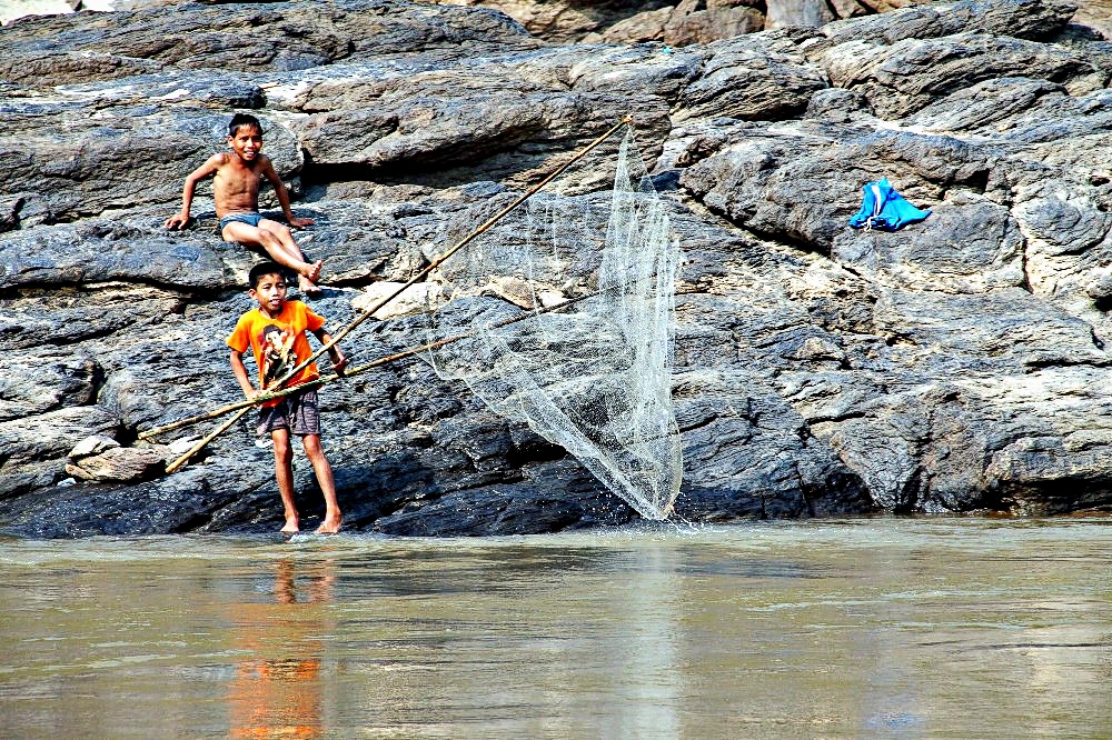 Pêche au bord du Mékong