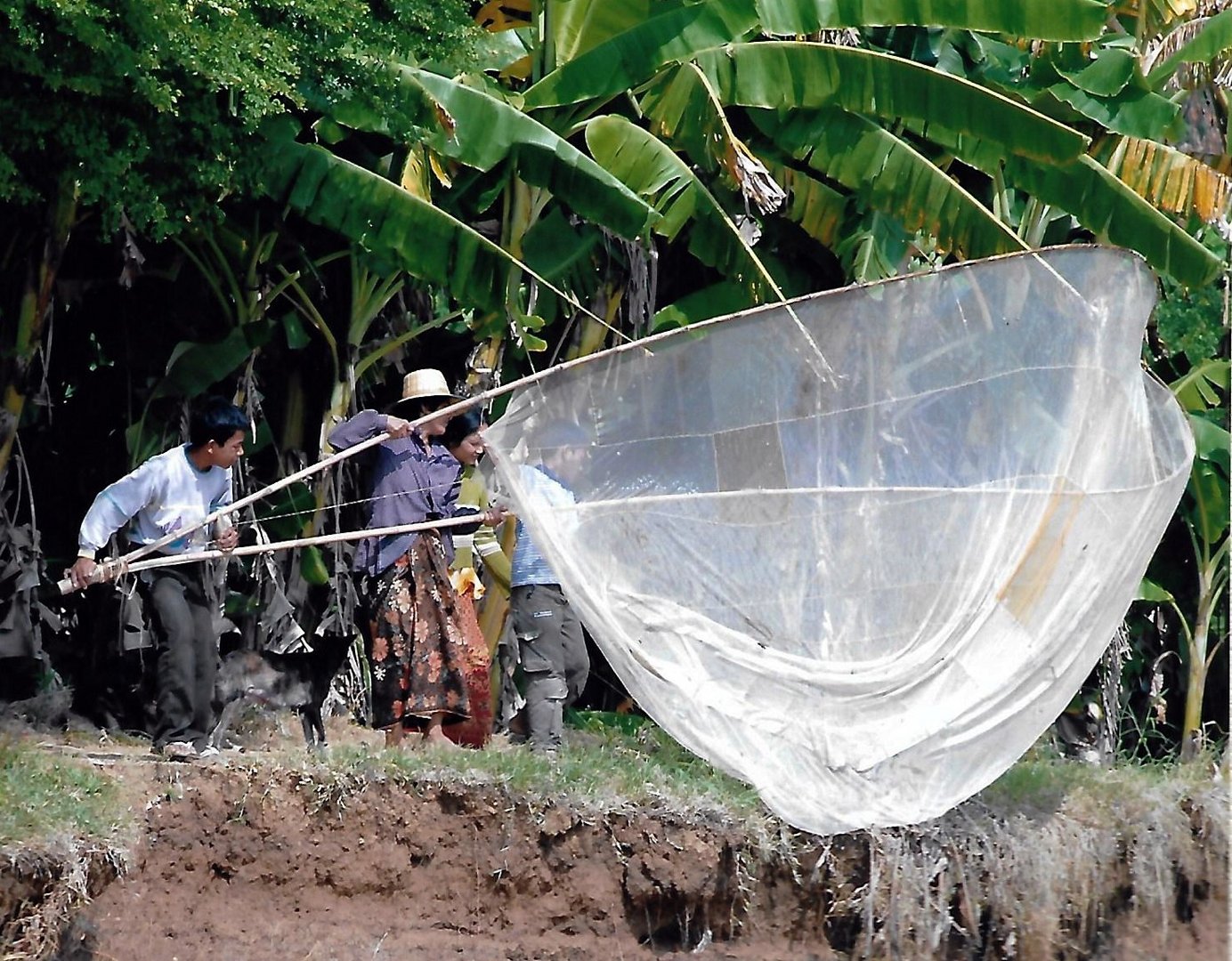 pêche au bord du Tonlé Sap