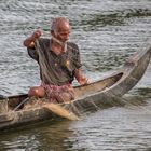 Pêcheur dans le canal