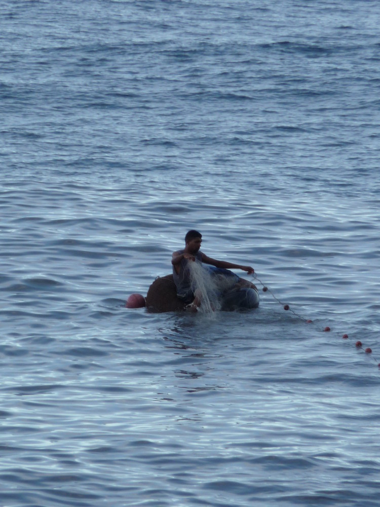 pêcheur dans l'océan