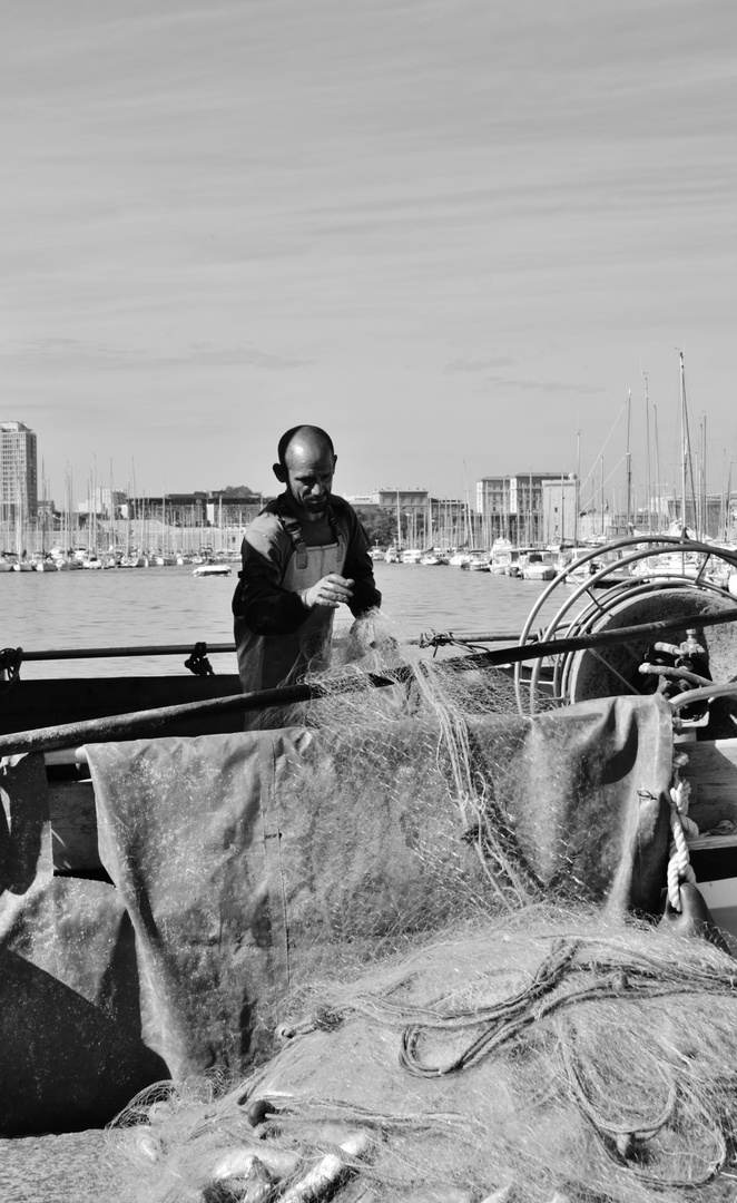 Pêcheur rentré au port.