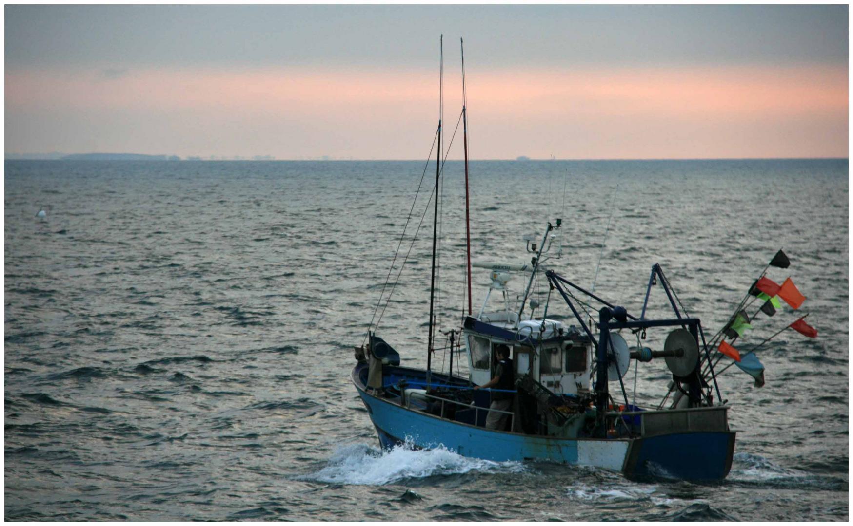 Pêcheurs au large de Belle ile en mer