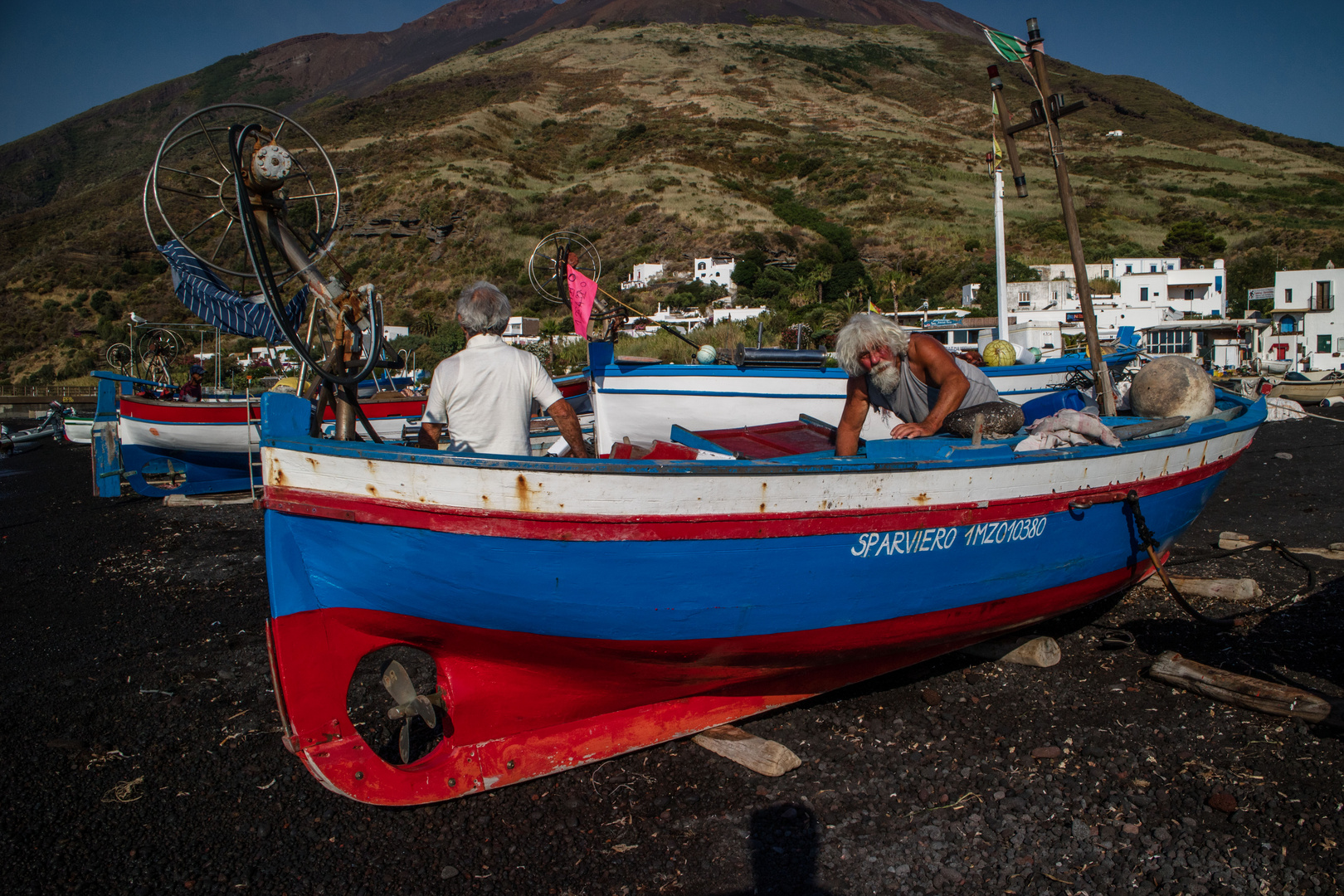 Pêcheurs au pied du Stromboli