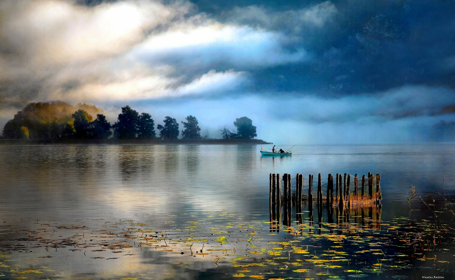 Pêcheurs sur le lac d'Aiguebelette