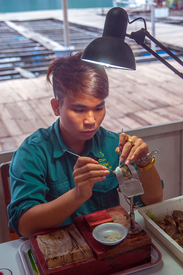 Pearl grower working