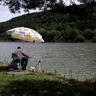 PECHEUR AU BORD DE L ETANG