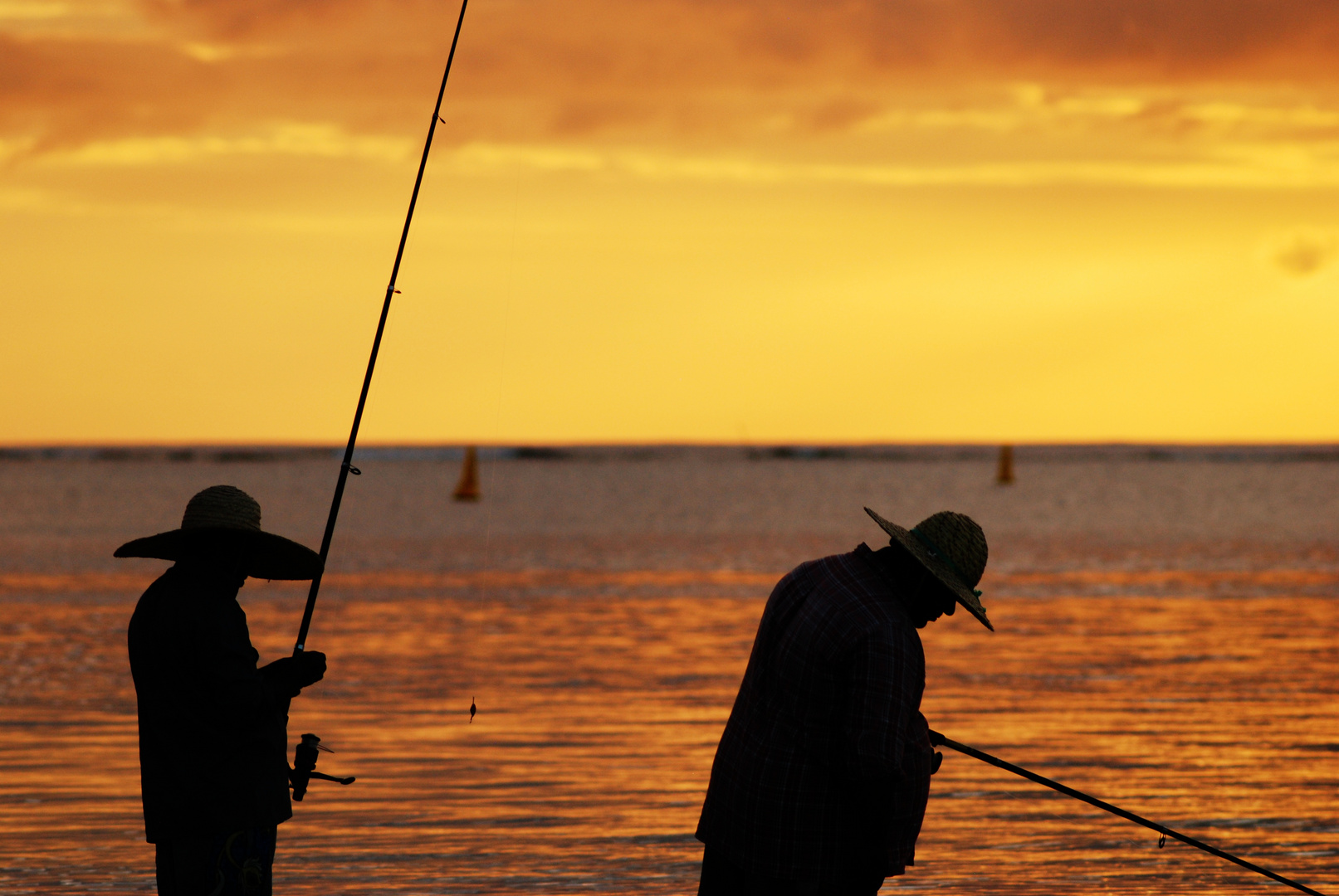 Pecheurs au couché du soleil