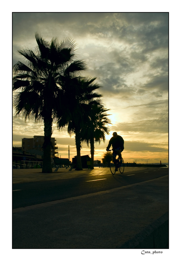 Pedaleando al amanecer