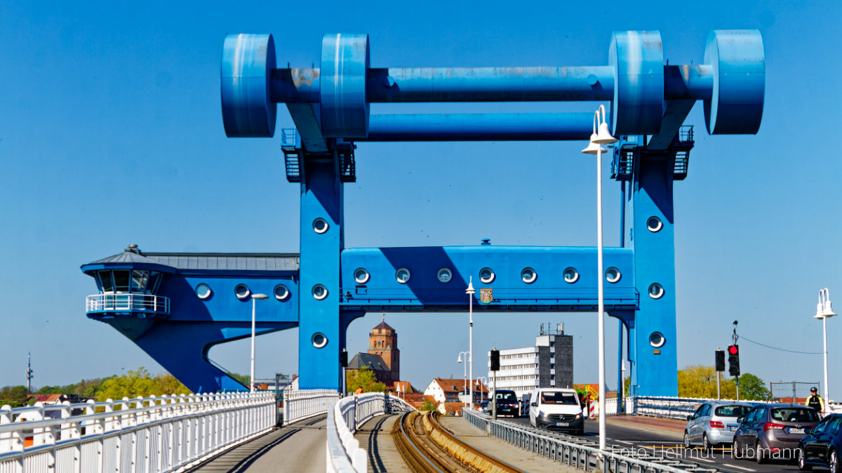 PEENEBRÜCKE WOLGAST MIT DEM BEINAMEN 'BLAUES WUNDER'