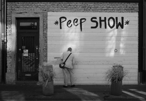 Peep Show #5857