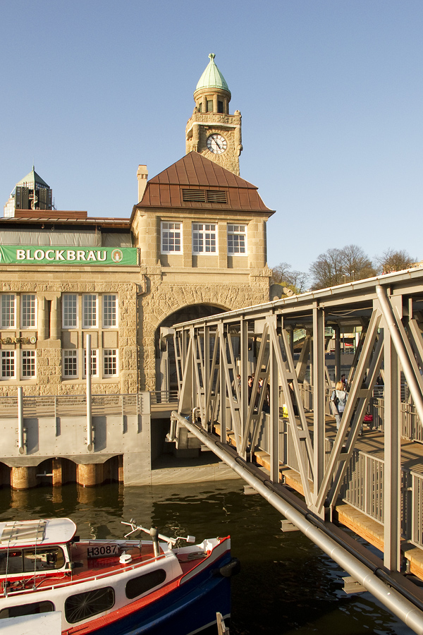 Pegelturm mit Brauhaus