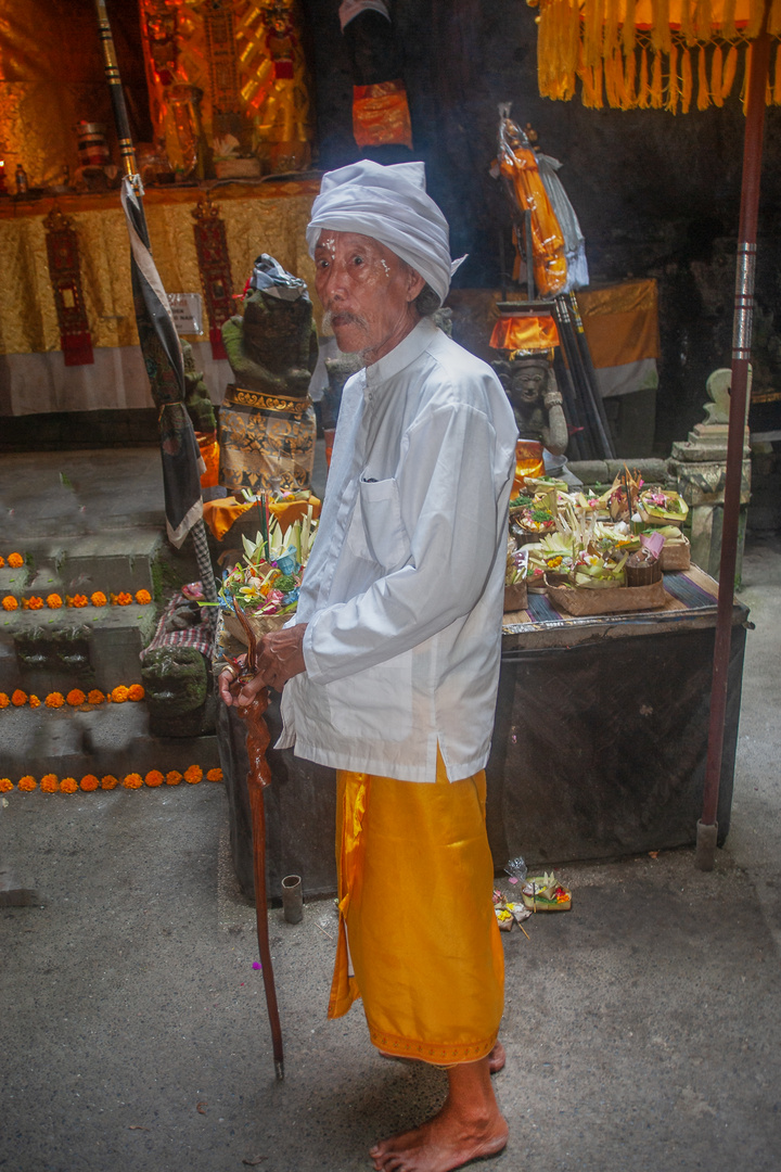 Pemangku priest at the offering altar