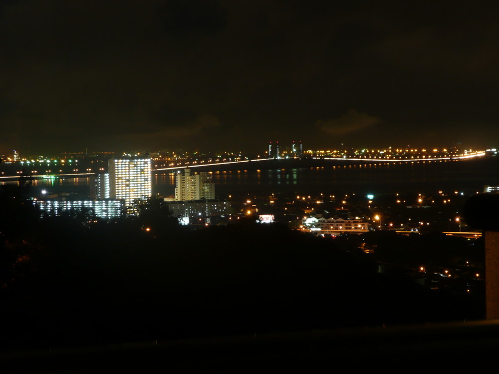 Penang Bridge - Penang Brücke - Jambatan Pulau Pinang bei Nacht