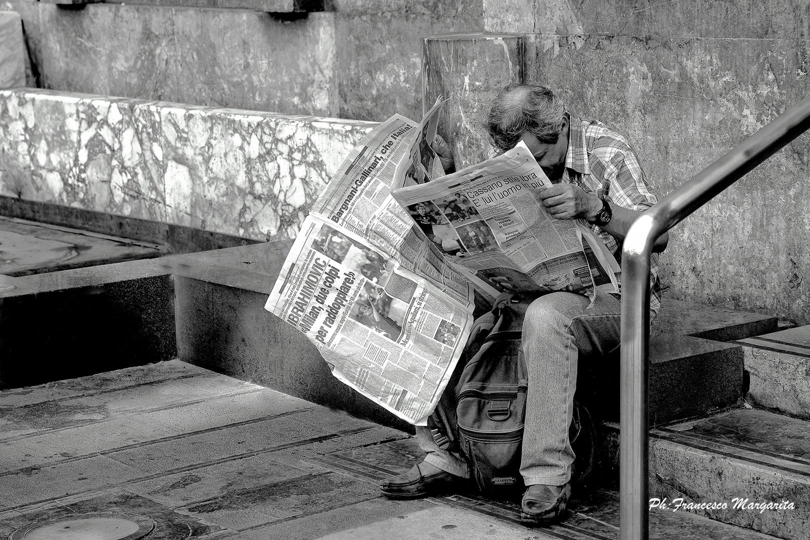 pendolare in attesa del treno.