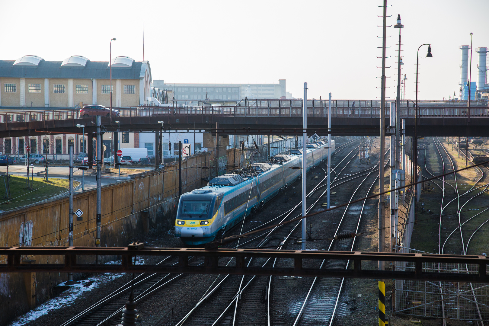 Pendolino vor Industriekulisse