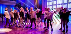 Penguin Tappers Junior Stepptanz-Formation mit "They don´t care about us"