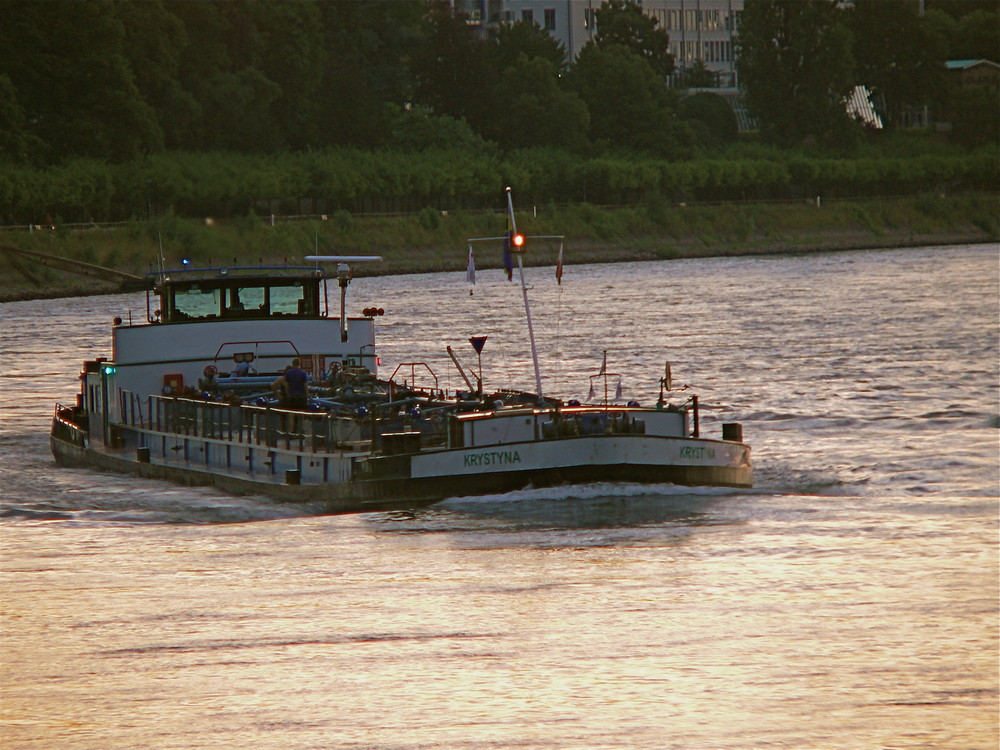 Péniche sur le Rhin