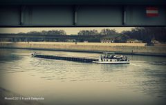 Péniche sur le Rhône (Arles)