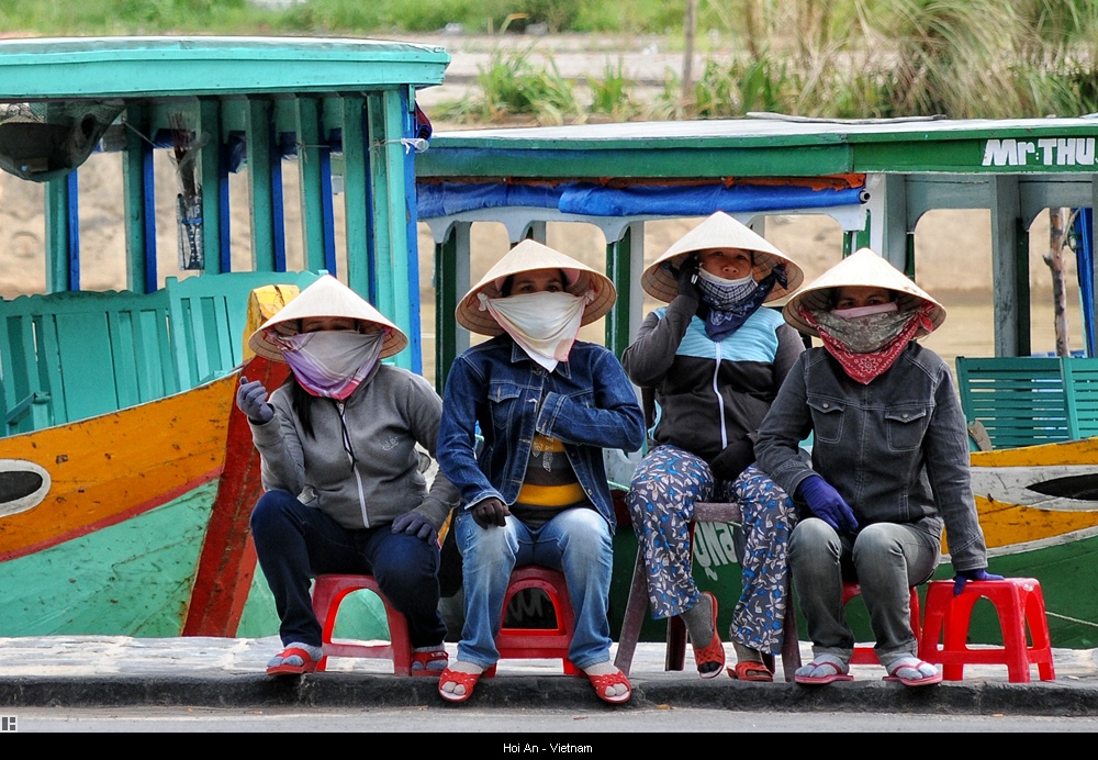 people in hoi an - 02