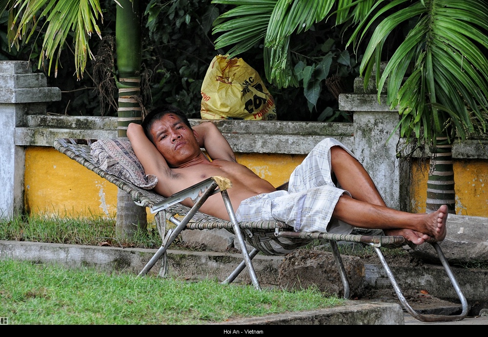 people in hoi an - 03