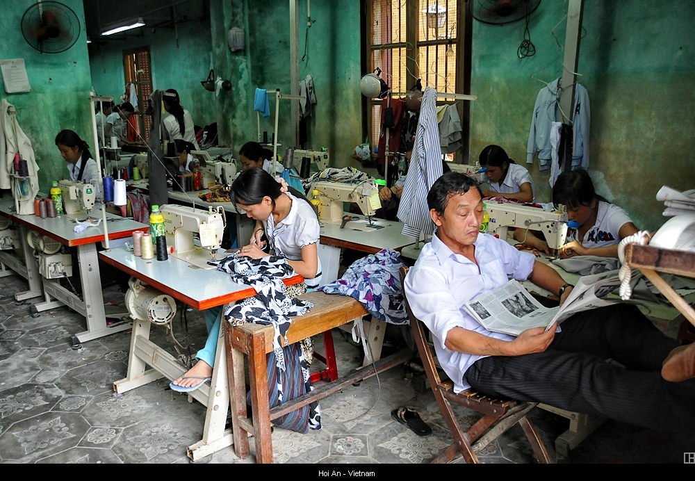 people in hoi an - 04