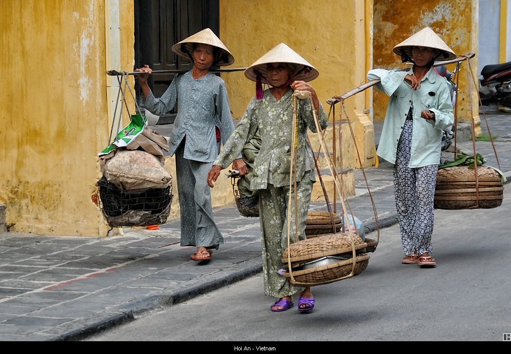 people in hoi an - 05