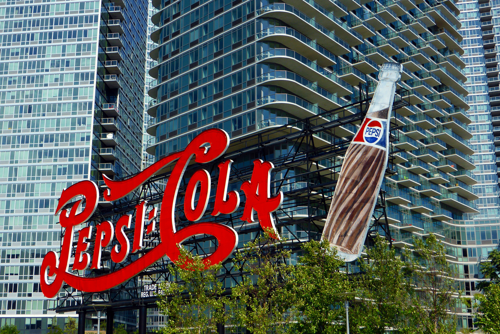 Pepsi Cola am East River