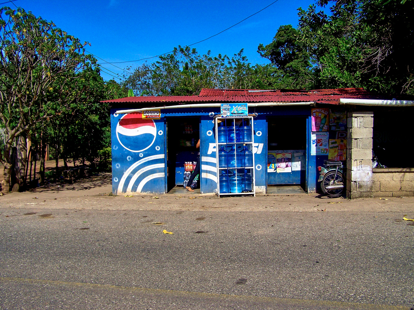 Pepsi en todo el Mundo y tambien en el campo - Republica Dominicana