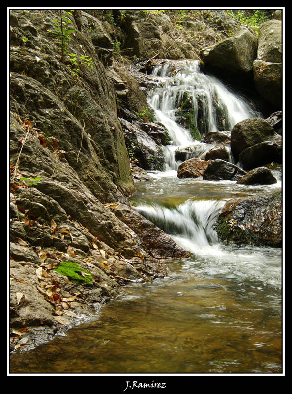 pequeña cascada