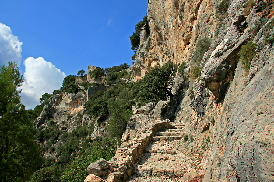 Per Aspera ad Castell de Alaró