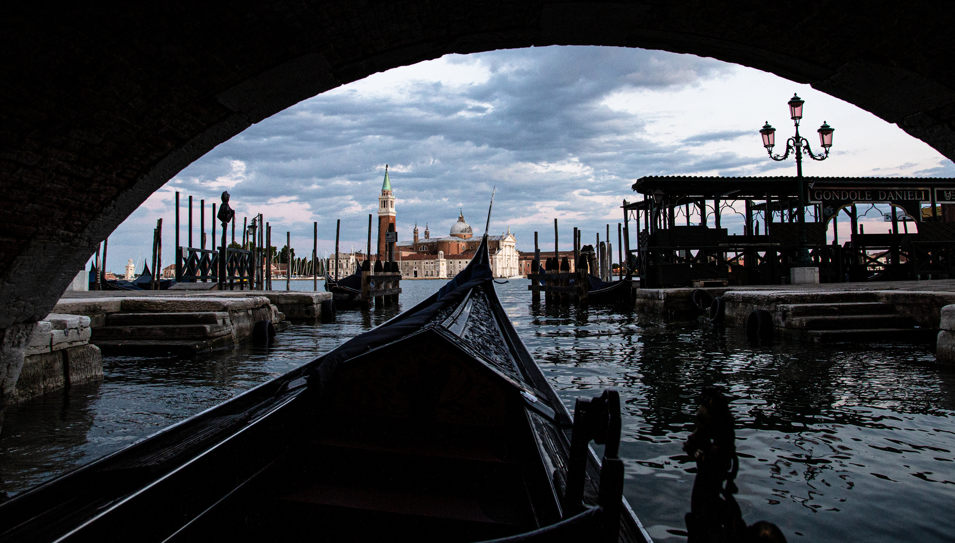 Per Gondel zum Canal Grande