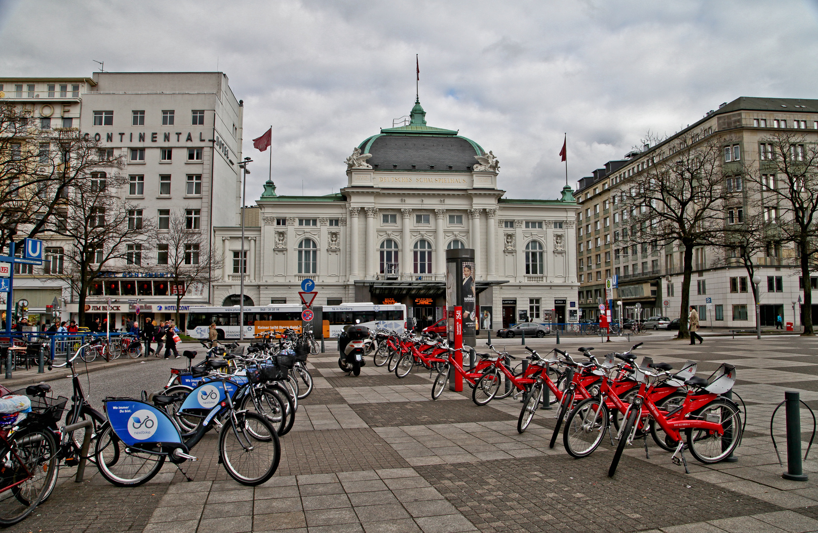 per Rad ins Theater