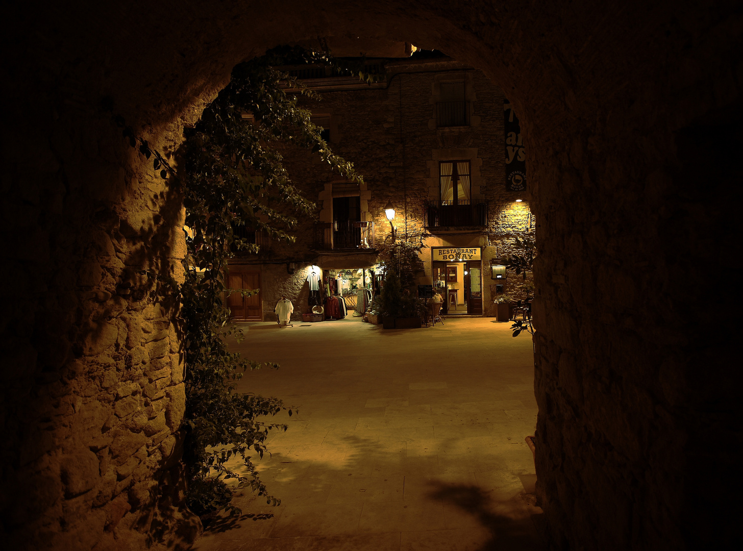 Peratallada bei Nacht 01