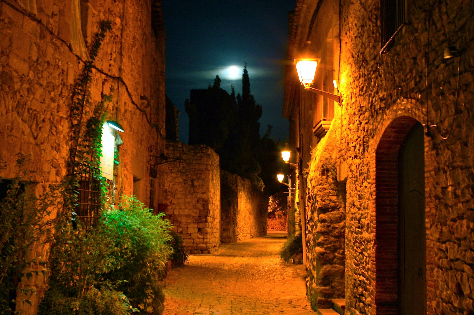 Peratallada bei Nacht