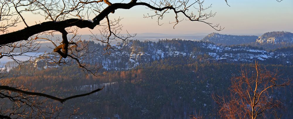 Perfekte Sicht auf den langen Gipfelgrat des Rauensteins...