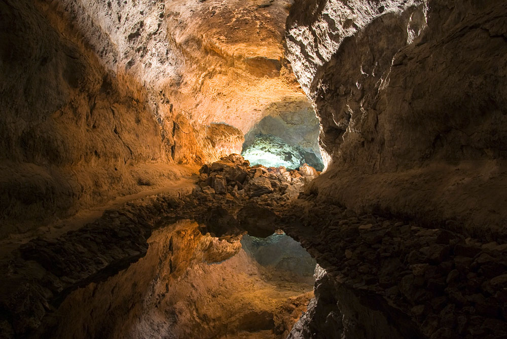 Perfekte Spiegelung in der Cueva de las Verdes