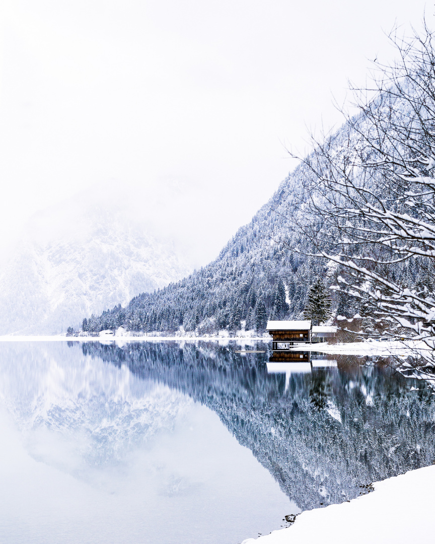 Perfekte Spielgelung im Plansee