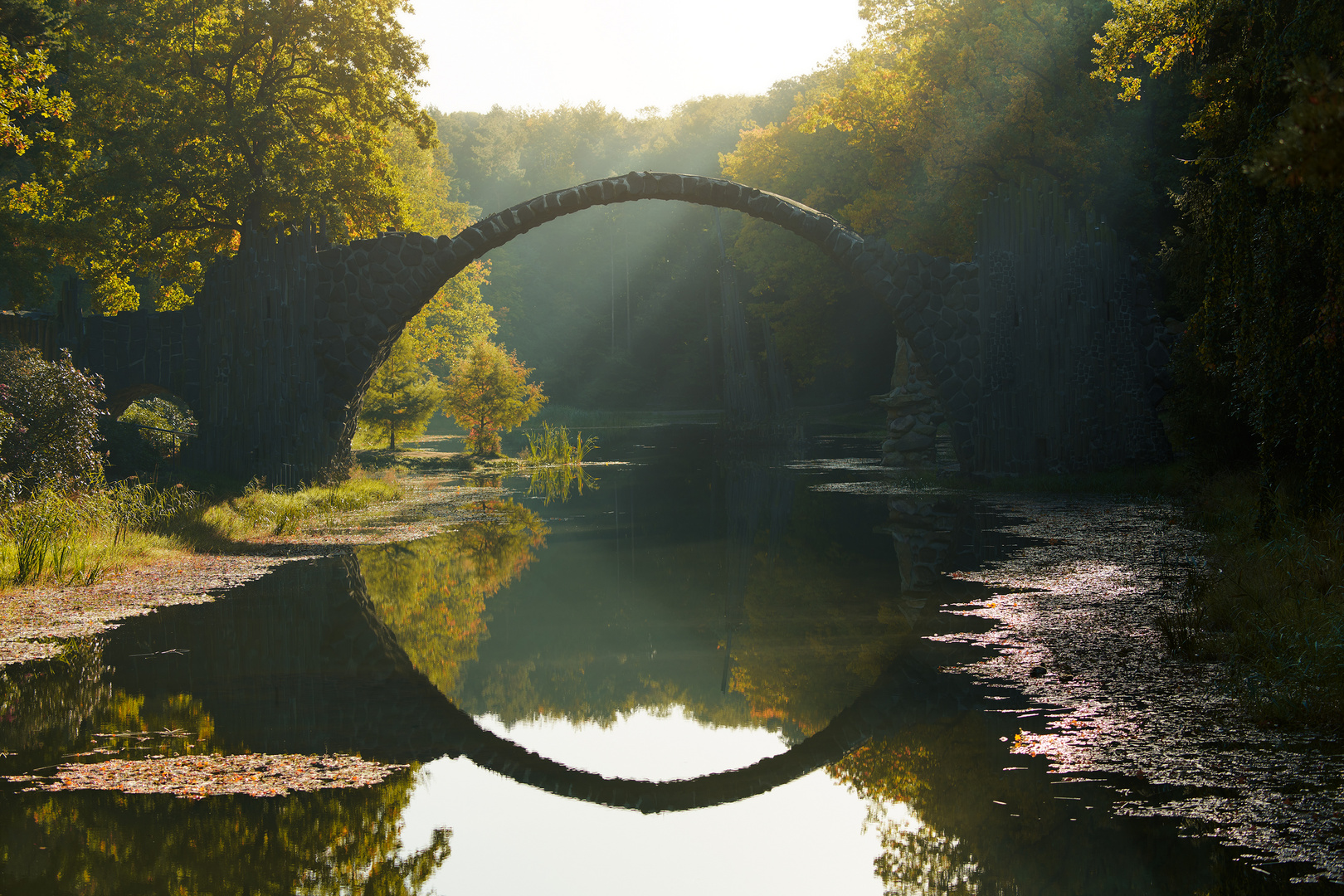 Perfekter Kreis der Rakotzbrücke