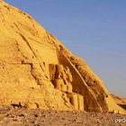 Perfil de los colosos en Abu Simbel