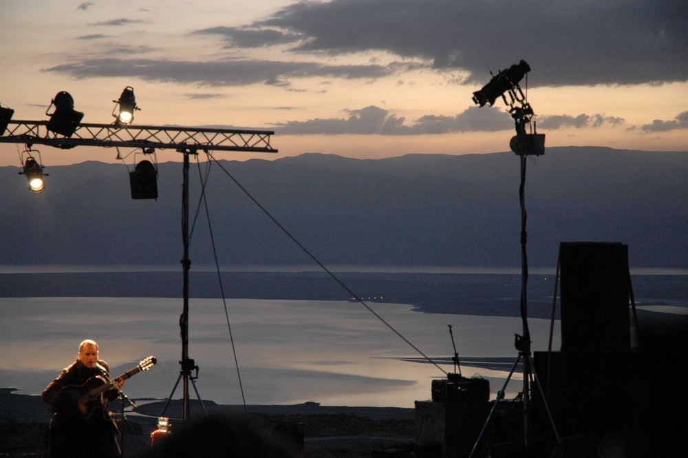 Performance on Mezada mountain at dawn