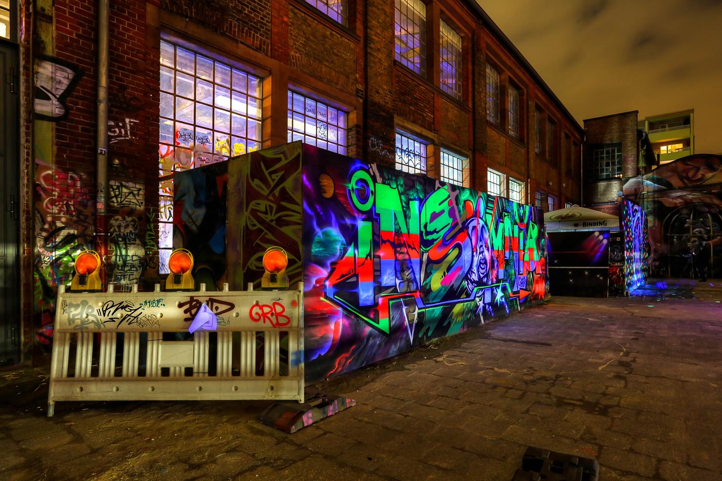 Performances an der Naxoshalle Foto & Bild | architektur, architektur ...