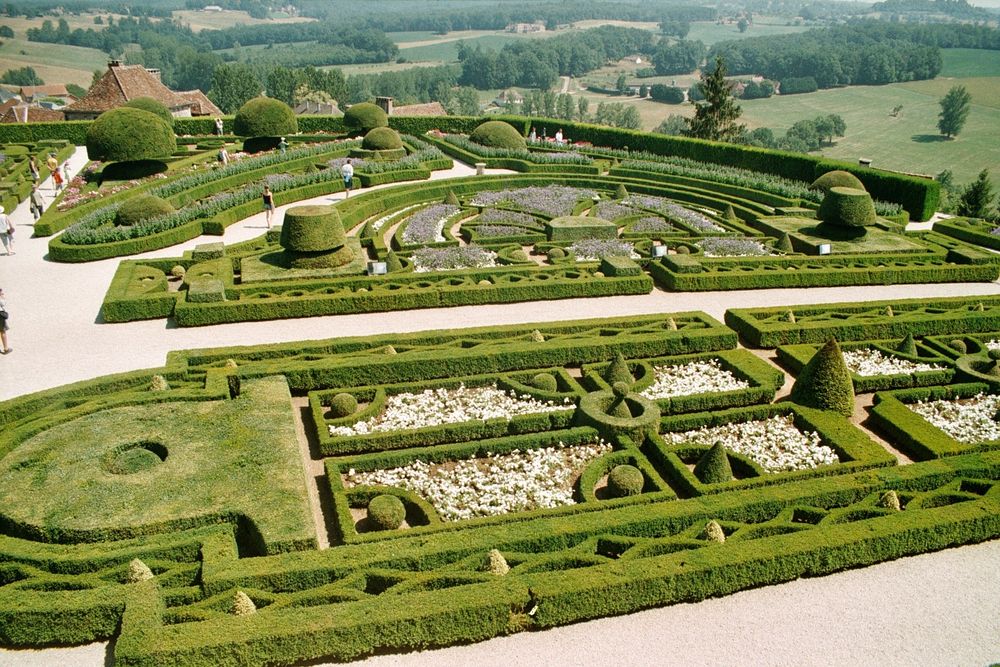 Périgord Blanc: Renaissancegarten des Château Hautefort