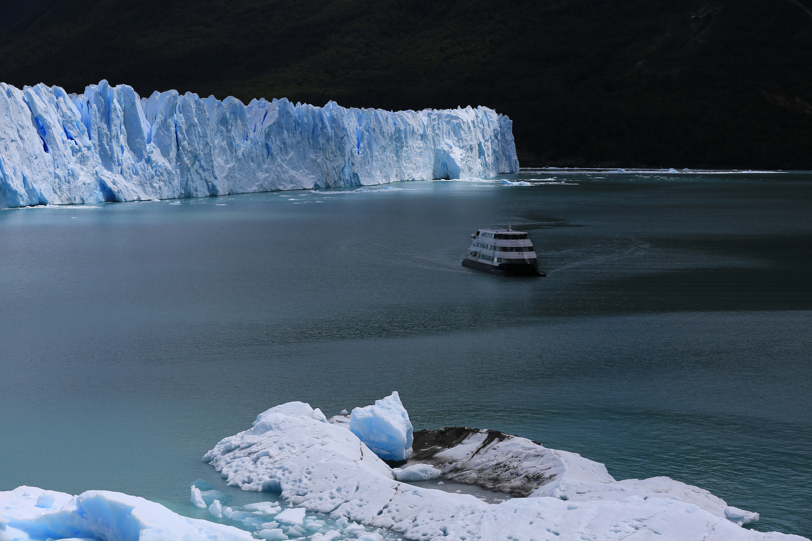 Perito Moreno mit Schiff