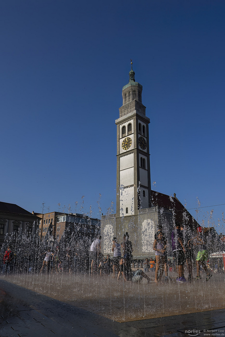 Perlachturm mit Playfountain